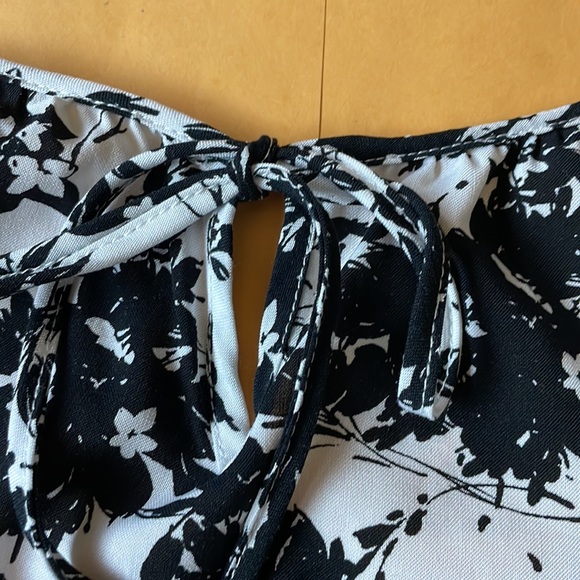 Adrienne Vittdini,L,white in floral design,wide neck,sheered3/4sleeves,for women - Picture 5 of 6